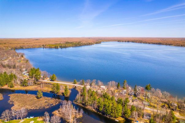 Exterior, Lake