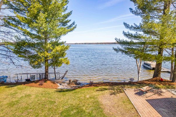 Exterior, Lake