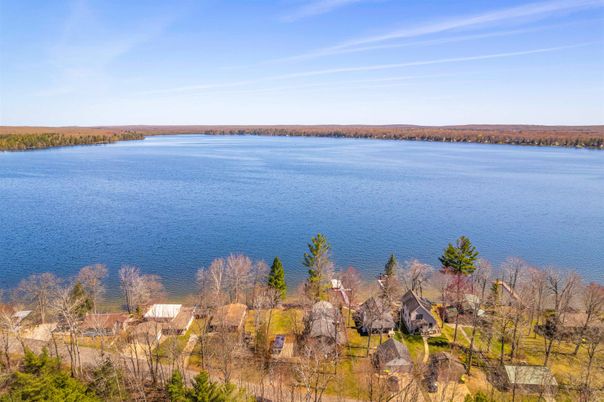 Exterior, Lake
