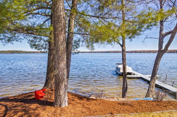 Exterior, Lake