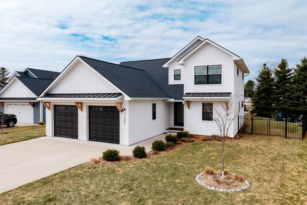 Attached, Exterior, Facade, Farmhouse