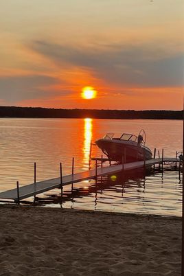 Exterior, Lake
