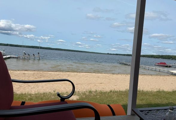 Exterior, Lake