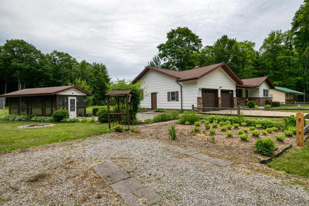 Backyard, Exterior, Facade, Ranch