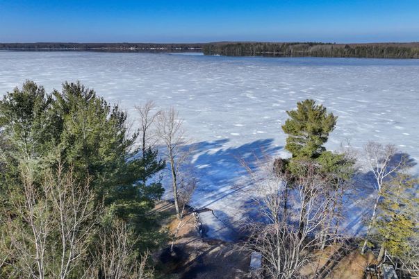 Exterior, Lake