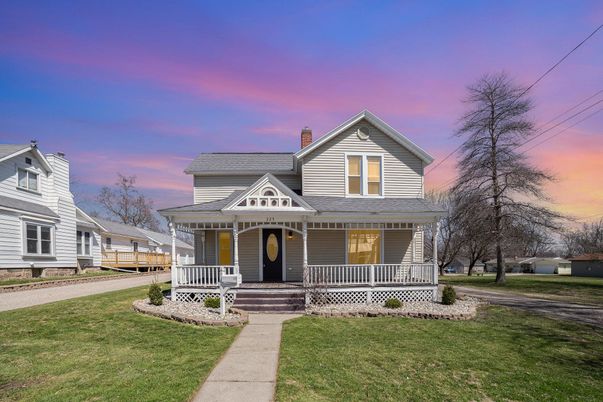 Exterior, Facade, Queen Anne Victorian