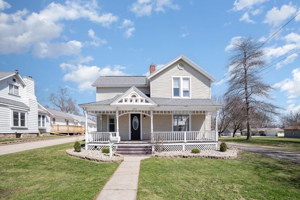 Exterior, Facade, Queen Anne Victorian