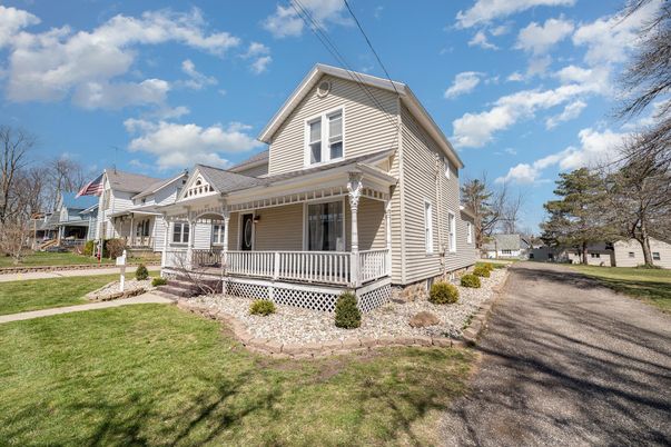 Backyard, Exterior, Facade, Queen Anne Victorian