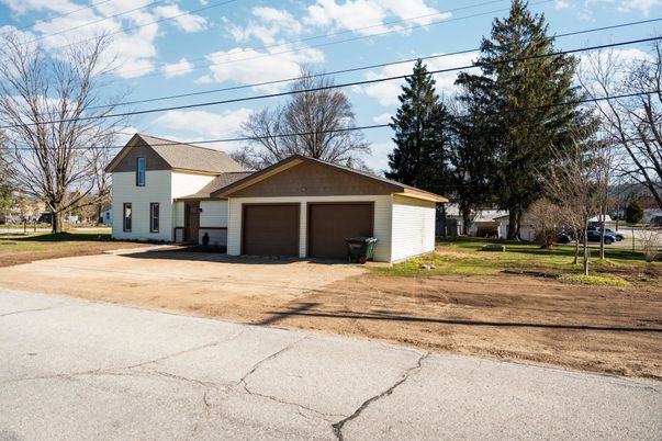 Detached Garage, Exterior
