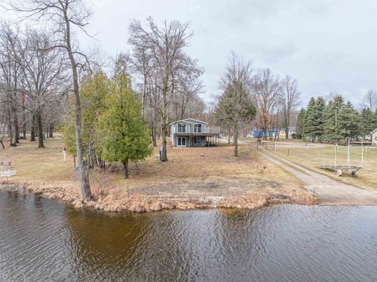 Exterior, Lake