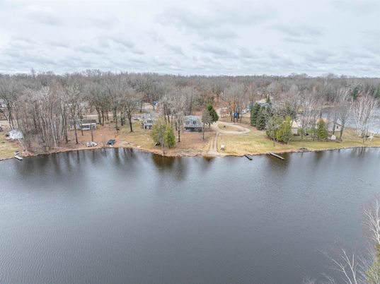 Exterior, Lake