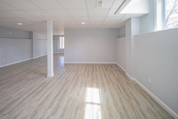 Empty room, Interior, Recessed Lighting, Wood Texture Flooring
