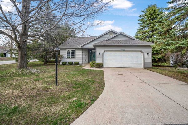 Attached, Exterior, Facade, Ranch