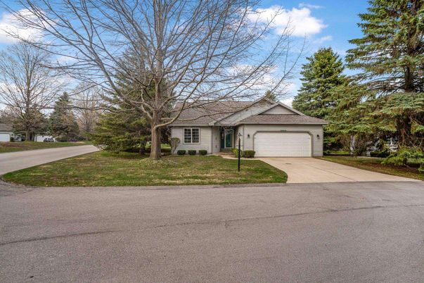 Attached, Exterior, Facade, Ranch