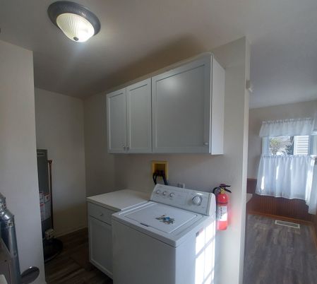 Interior, Washer, Wood Texture Flooring