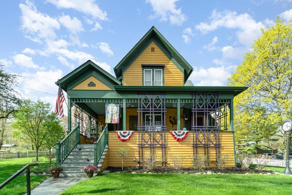 Backyard, Exterior, Facade, Queen Anne Victorian