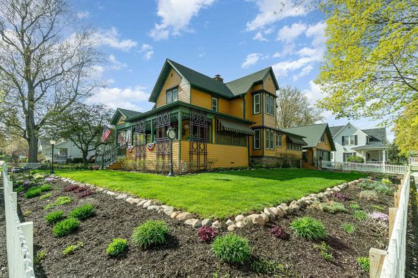 Backyard, Exterior, Facade, Queen Anne Victorian