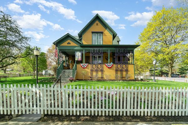 Backyard, Exterior, Facade, Queen Anne Victorian