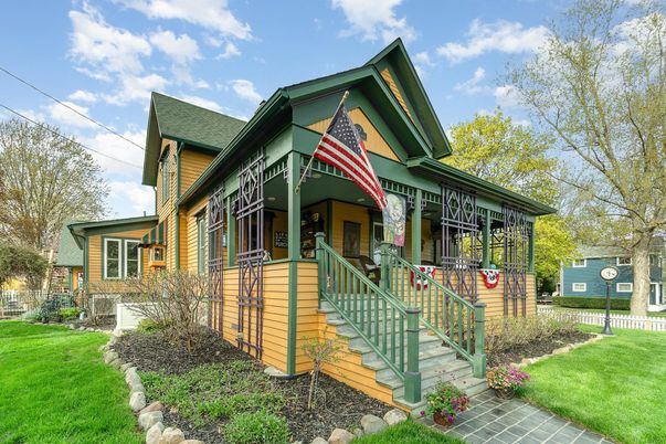 Backyard, Exterior, Facade, Queen Anne Victorian