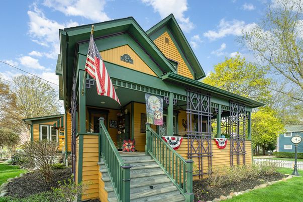 Backyard, Exterior, Facade, Queen Anne Victorian