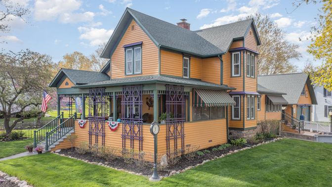 Backyard, Exterior, Facade, Queen Anne Victorian
