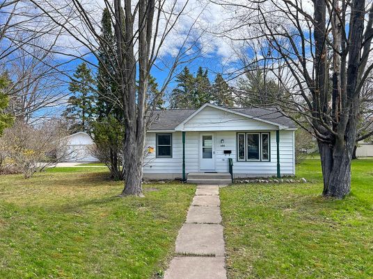 Backyard, Exterior, Facade, Ranch