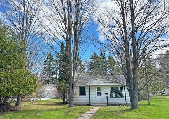 Backyard, Exterior, Facade, Cape Cod