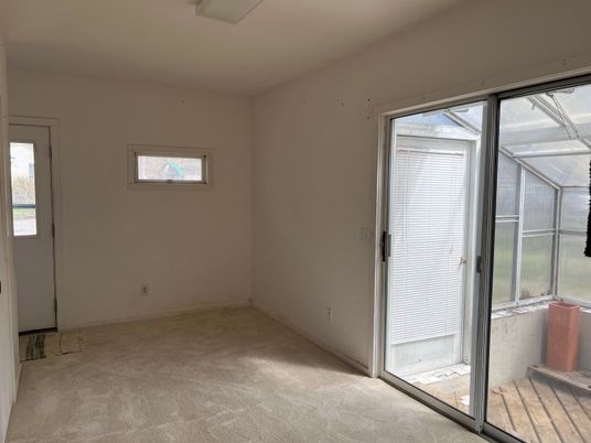 Empty room, Interior