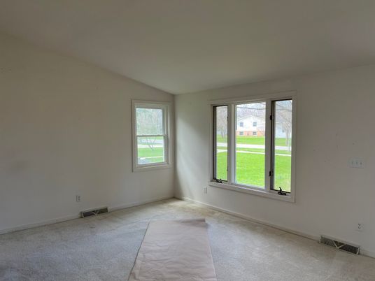 Empty room, Interior