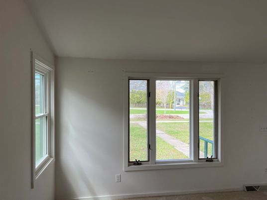 Empty room, Interior