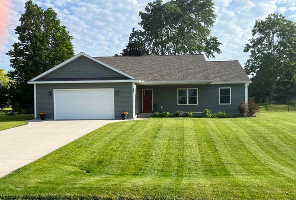 Attached, Exterior, Facade, Ranch