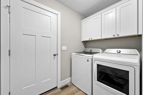 Interior, Washer, Wood Texture Flooring