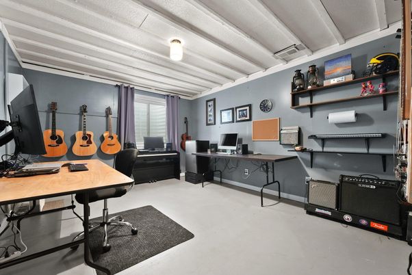 Home Office, Interior