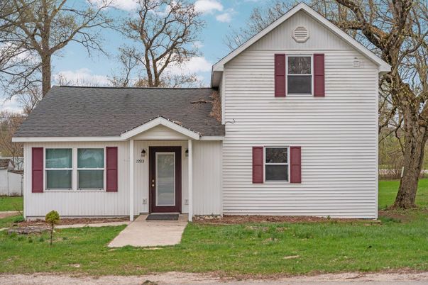 Exterior, Facade, Farmhouse