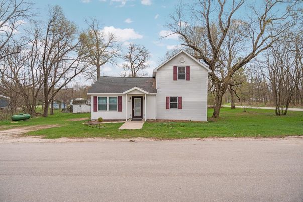 Backyard, Exterior, Facade, Split Level