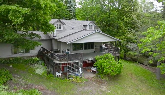 Exterior, Drone