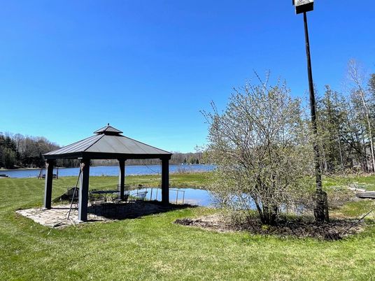 Exterior, Lake