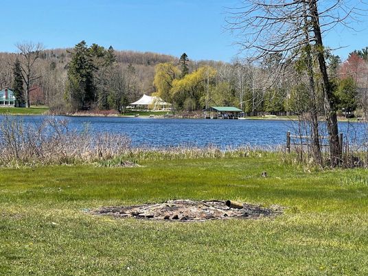Exterior, Lake