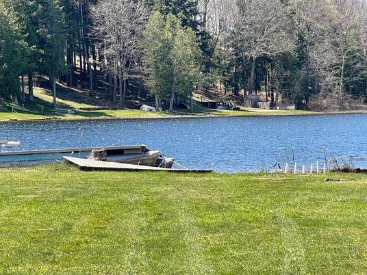 Exterior, Lake