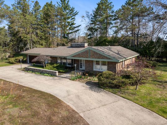 Backyard, Exterior, Facade, Brick Facade, Ranch