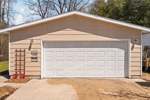Detached Garage, Exterior