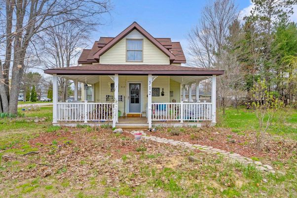 Exterior, Facade, American Foursquare