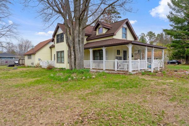 Backyard, Exterior, Facade, Queen Anne Victorian