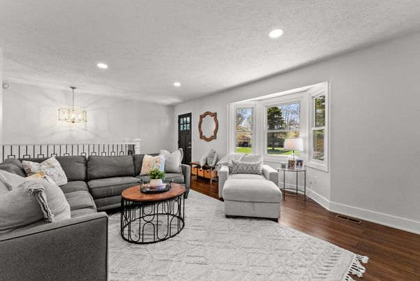 Interior, Living room, Pendant Lights, Recessed Lighting, Wood Texture Flooring