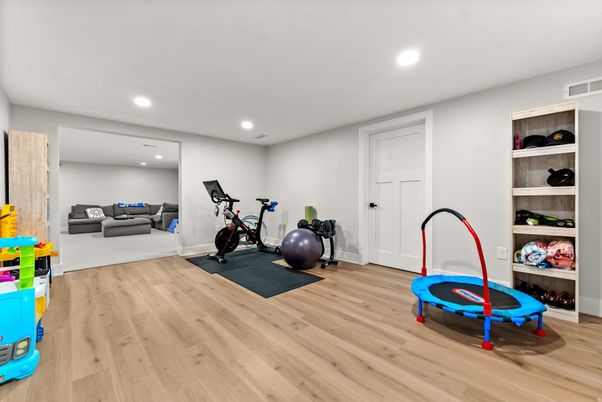 Fitness Equipment, Interior, Recessed Lighting, Wood Texture Flooring