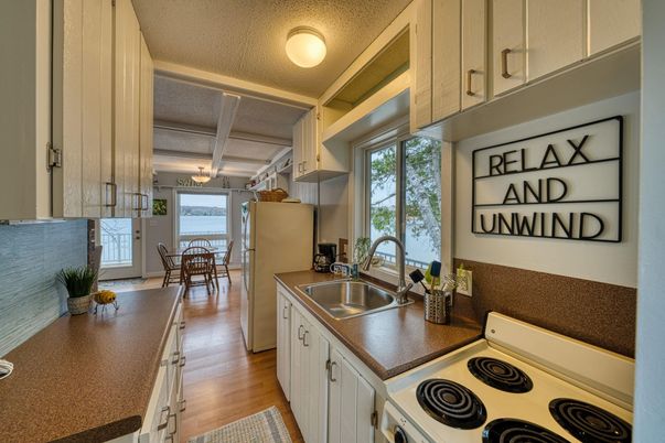 Chandelier, Dining room, Interior, Kitchen, Wood Texture Flooring