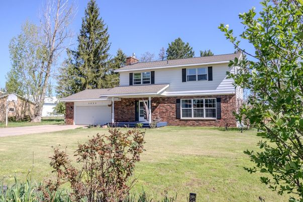 Attached, Exterior, Facade, Brick Facade, Split Level