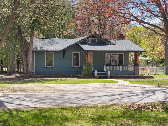 Backyard, Exterior, Facade, Ranch