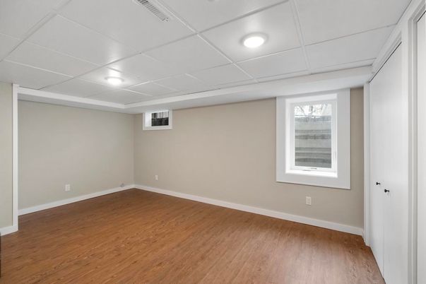 Empty room, Interior, Recessed Lighting, Wood Texture Flooring