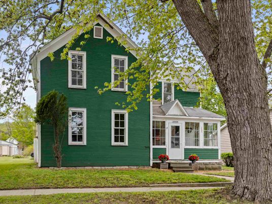 Exterior, Facade, Queen Anne Victorian